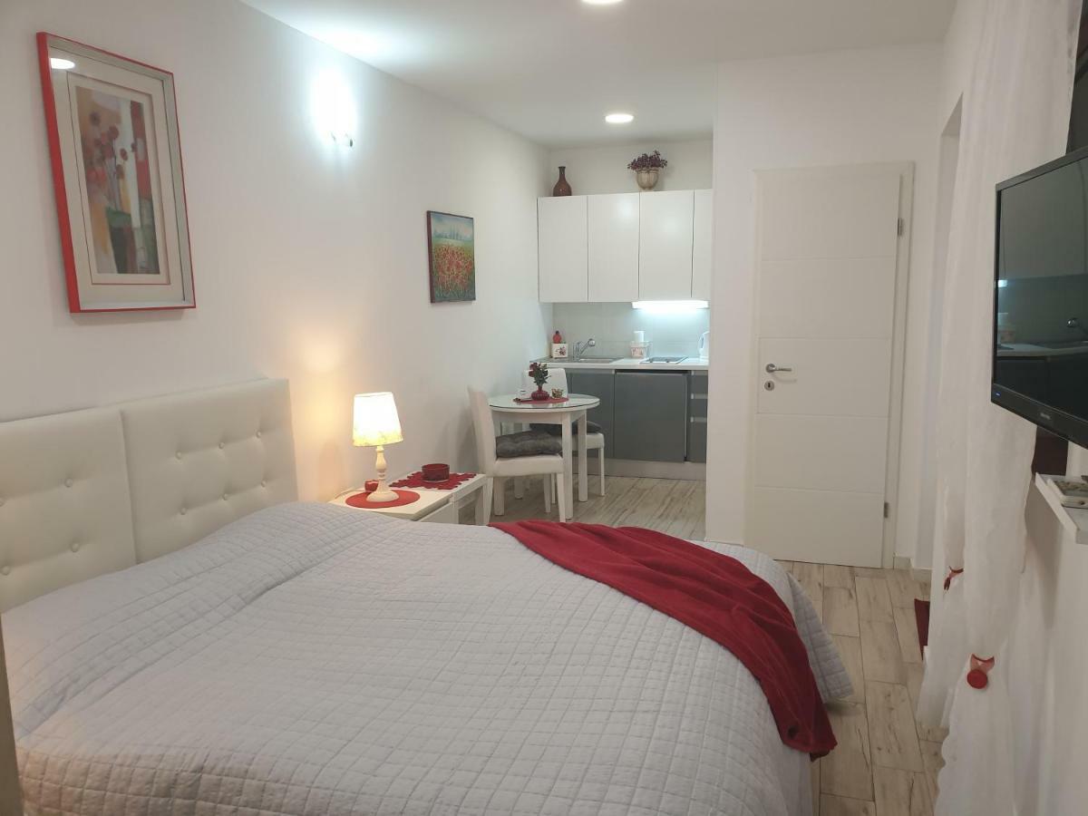 Apartments And Rooms Villa Lina Split Buitenkant foto